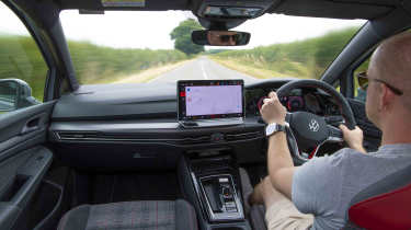 Volkswagen Golf GTI в движении